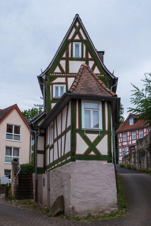 Fachwerkidylle in Bad Orb - hier ein besonders schmales Gebäude. Fotos: Adobe Stock