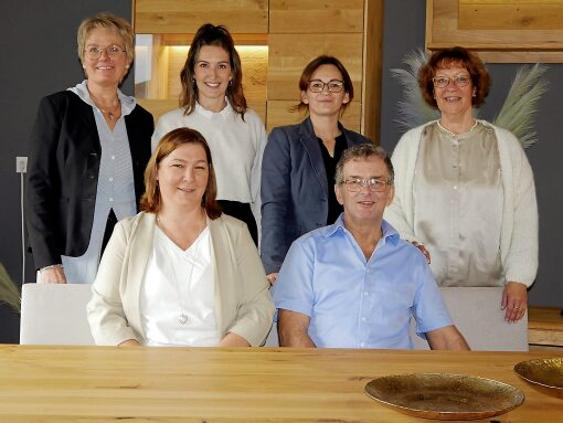 Das Team von Kogis Möbelhaus freut sich auf den verkaufsoffenen Sonntag. Fotos: Udo Rahn