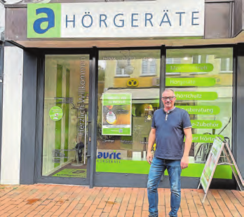 Kompetente Beratung: Sascha Martens von auric Hörcenter Schleswig. FOTO: AURIC