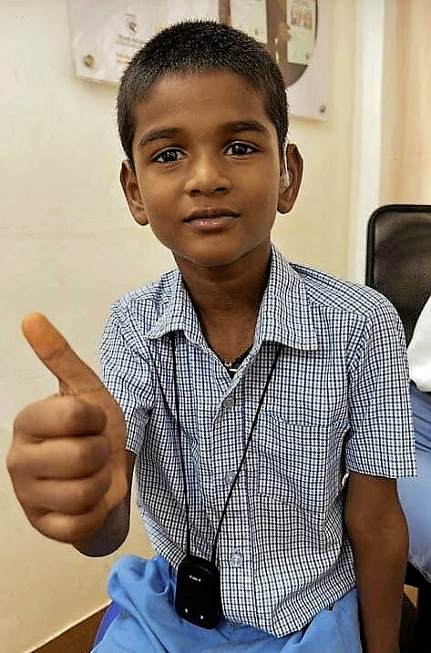 Pavel Hörgeräte hilft Kindern mit Hörbehinderung in Asien.