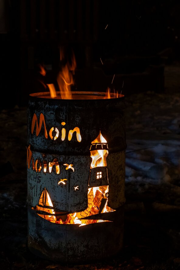 Auch mit Lichterglanz aus der Feuertonne wird für die richtige Stimmung gesorgt.