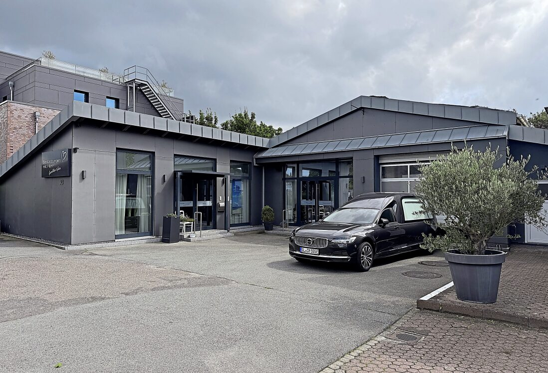 Das Unternehmensgebäude von „Bestattungen mit Herz“ in Harrislee: Ein Ort der Würde, Menschlichkeit und persönlichen Begleitung.