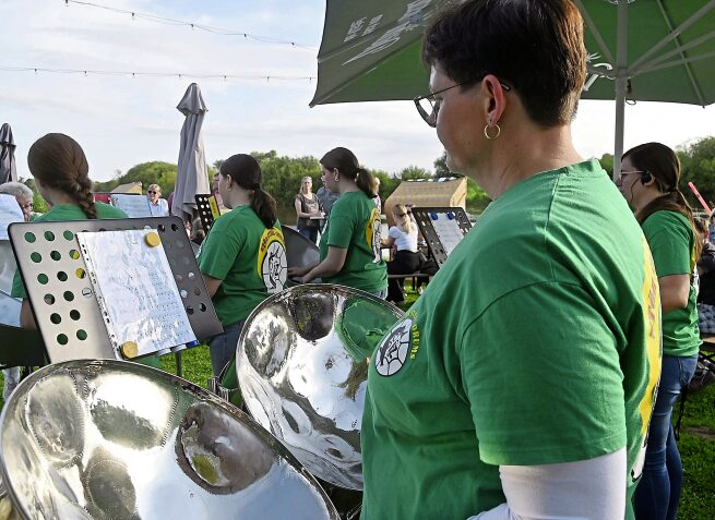 Mit dabei: die Stör Steel Drums. Fotos: Kristina Mehlert