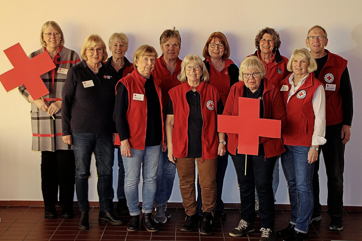Das Team vom DRK Ortsverband Klein Nordende bittet dieses Jahr noch drei Mal zum Blutspenden. Fotos: Peter Warncke