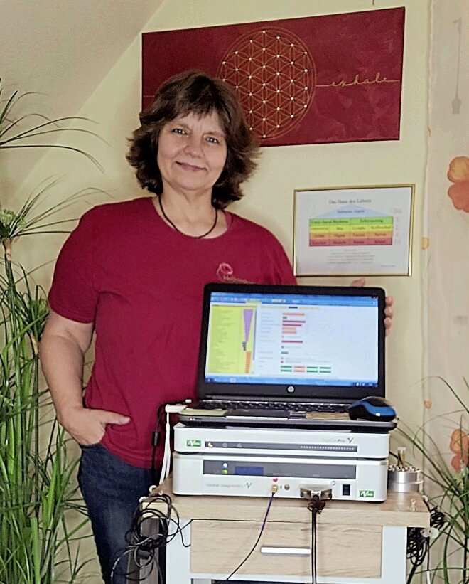 Organisatorin Heilpraktikerin Christiane Schrader wird auf der Gesundheitsmesse Vitalfeld-Messungen anbieten. Foto: Schrader