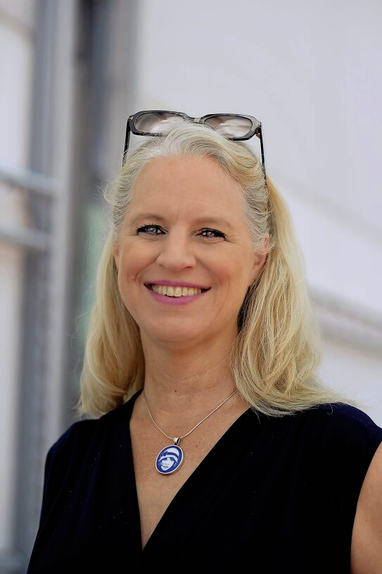 Isabel Bogdan liest aus ihrem neuesten Roman „Wohnverwandtschaften“ aus dem Jahr Foto: Heike Blenk 2024.