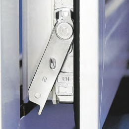 Flügelheber lassen auch schwere Fensterflügel sanft in den Rahmen gleiten.