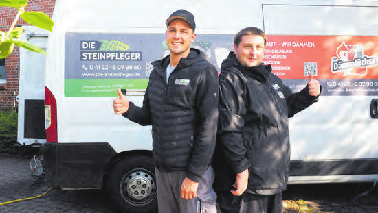 Die Steinpfleger Ilo Niehörster (links) und Dennis Feldmann bieten nachhaltige Pflasterpflege bei zehn Jahren Garantie.