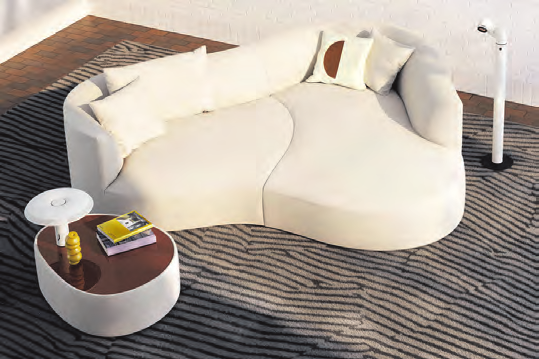 Mit seinen sanft geschwungenen Linien lädt das bodentiefe Sofa zum Entspannen ein. FOTO: COR