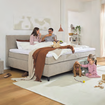 Das 2,40 Meter breite Familienbett bietet Platz für Eltern und Kinder. FOTO: RUF BETTEN