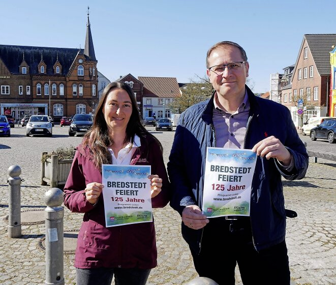 Stadtmarketing-Koordinatorin Kira Sönksen und Bürgermeister Christian Schmidt freuen sich auf den Frühlingsempfang und die Reihe der weiteren Jubiläums-Veranstaltungen 2025. Foto: Udo Rahn