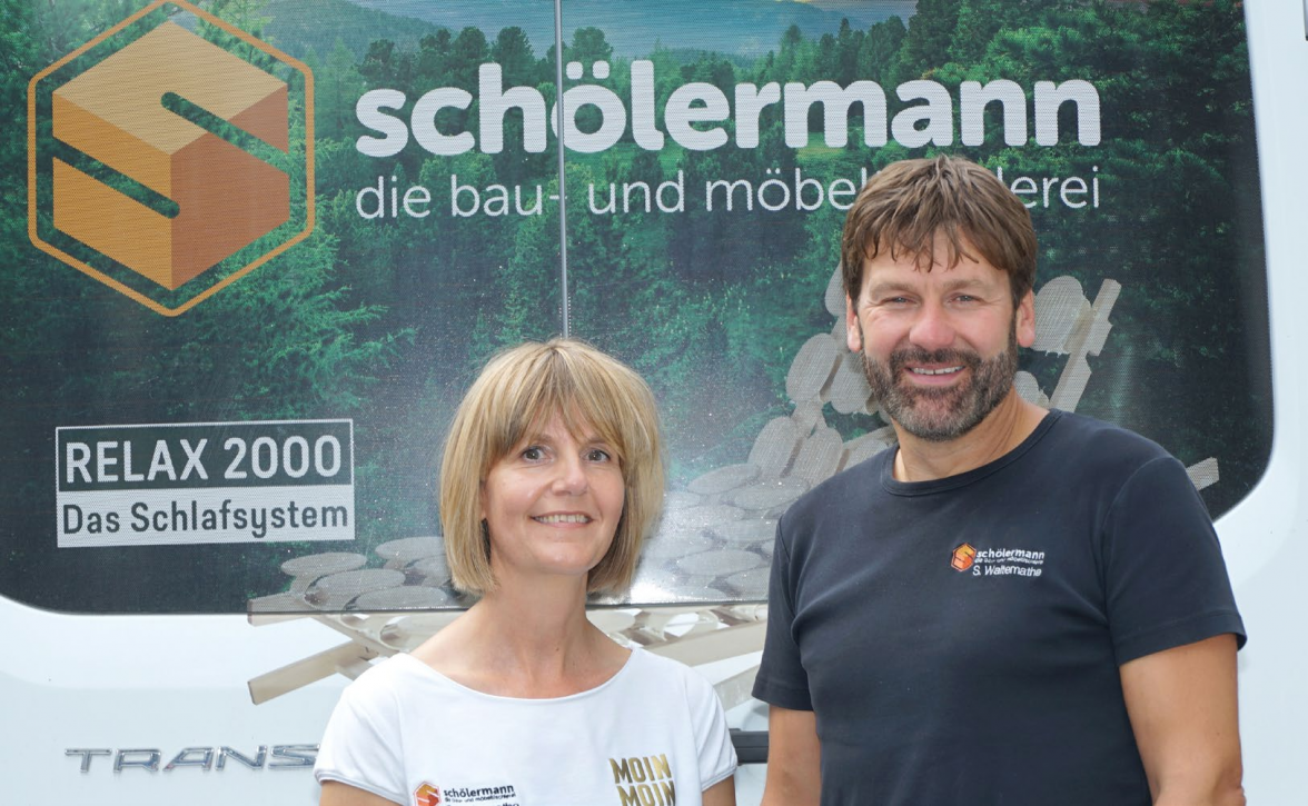 Conny und Sven Waltemathe sind ausgebildete Schlafberater und unterstützen ihre Kunden dabei, nachts gut und entspannt zu liegen. Fotos: Schölermann - die Bau- und Möbeltischlerei