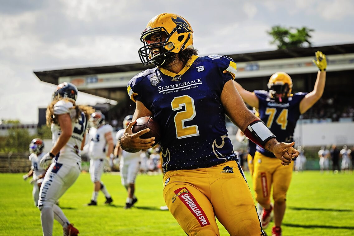 Quarterback Josh Hartigan hat alles im Blick. Foto: Nikolei Stark