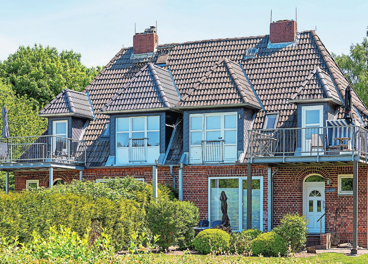 Im Lotsenhaus Rüsterbergen kann Urlaub gemacht werden - Kanalblick inklusive.