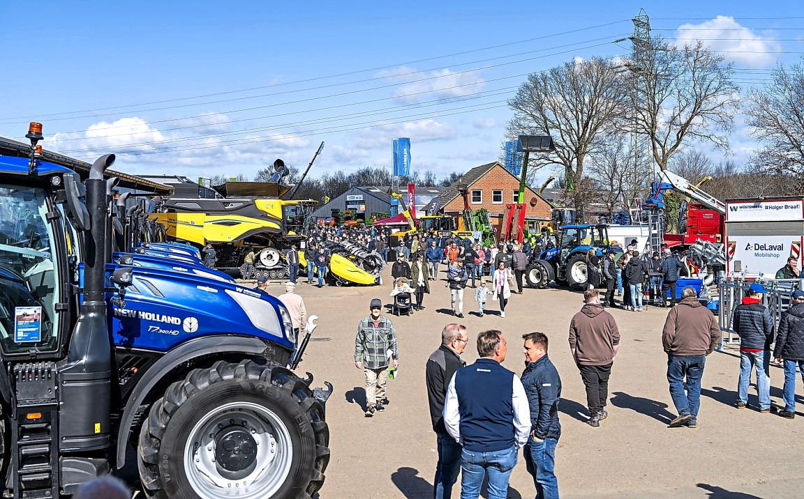 Ein Foto von der Börla, der größten Neu- und Gebrauchtmaschinenmesse in Schleswig-Holstein in Börm.