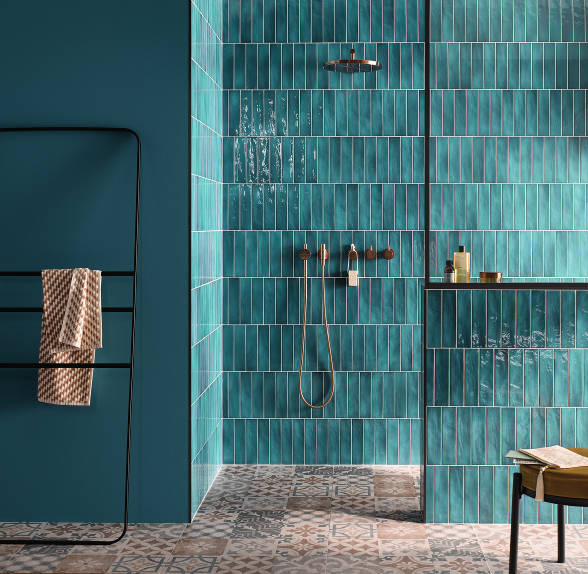 Neben dem Megatrend XXL-Fliesen sind auch kleinere Formate und individuelle Farben wieder vermehrt zu finden. Foto: Ströher Living/Dt.Fliese/akz-o