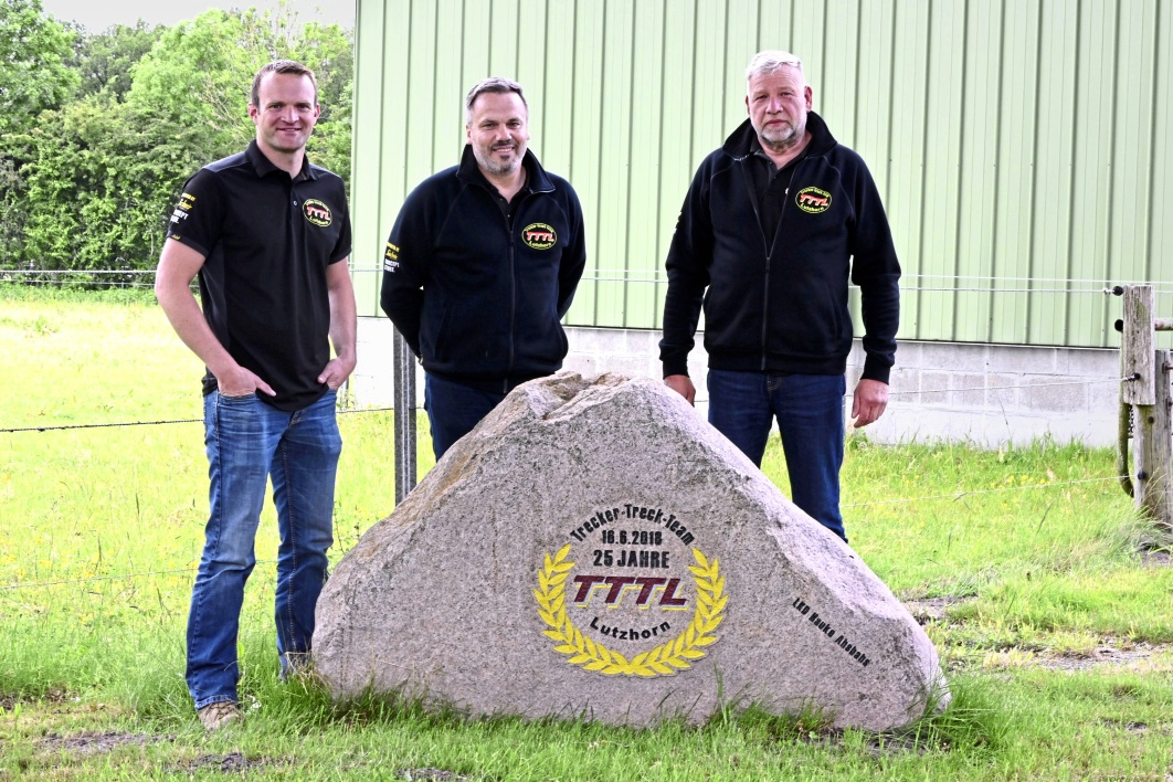 Bei den Organisatoren Stefan Schumacher, Heino Meyer und Dirk Stoffers vom Trecker Treck-Team Lutzhorn laufen die Fäden zusammen. Foto: Michael Bunk