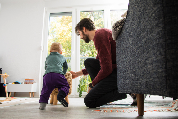 Kinder wollen entdecken - und sollten dabei auch geschützt werden. Foto: dpa-mag