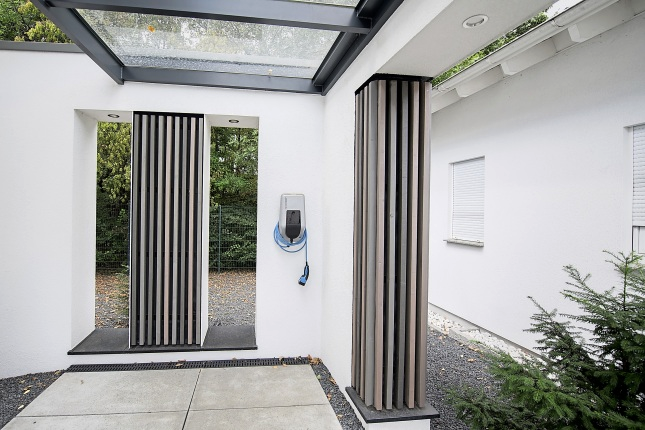 E-Mobilität im Eigenheim: Die Ladeinfrastruktur lässt sich am besten gleich beim Bau integrieren. Foto: Andrea Warnecke/dpa-mag