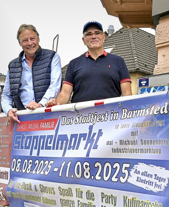 Günter Sattler (links) und Michael Sonnenberg freuen sich auf ihren zehnten Stoppelmarkt, der der letzte unter ihrer Regie sein wird. Foto: Michael Bunk