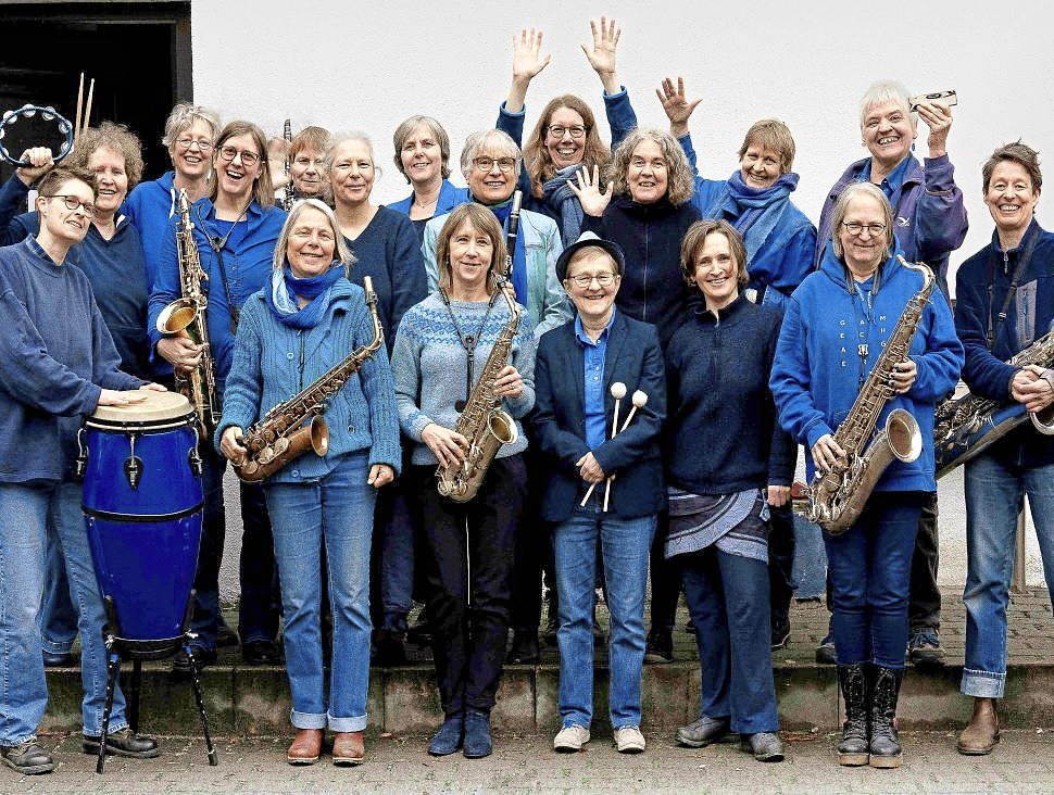 Ein reines Frauenorchester: BigBandBerthaBlau bringt Swing, Latin, Klezmer und Filmmusik auf die Bühne. Foto: BigBandBerthaBlau