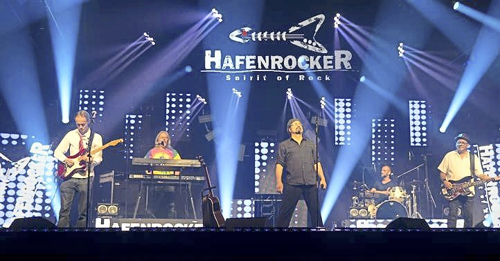 Um 20 Uhr treten die Hafenrocker auf. Fotos: Hafenrocker (oben); SMG