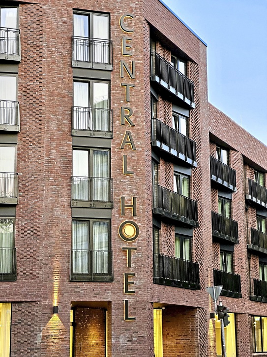 Willkommen in in Flensburgs größtem Hotel - zentral gelegen am Neumarkt.