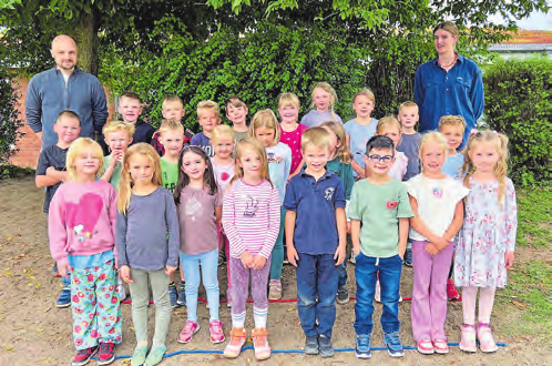 Die Klasse 1a mit Lehrer Torben Büchner. Foto: Grundschule Seth/hfr