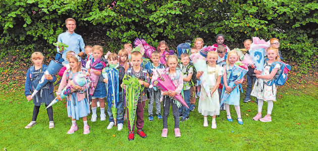Die Klasse 1c der DGS Zarpen mit Klassenlehrer Dirk Delfs Foto: Dörfergemeinschaftsschule Zarpen/hfr