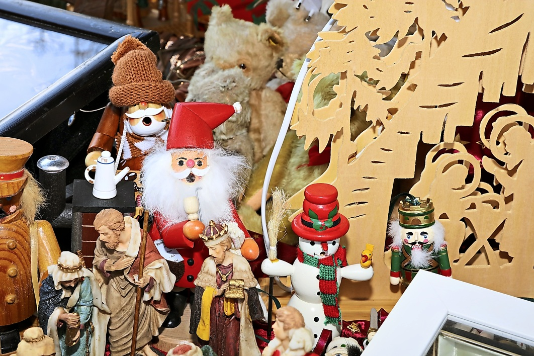 Mehr als 80 Aussteller bieten - natürlich vor allem weihnachtliche - Waren feil. Foto: Bastian Fröhlig