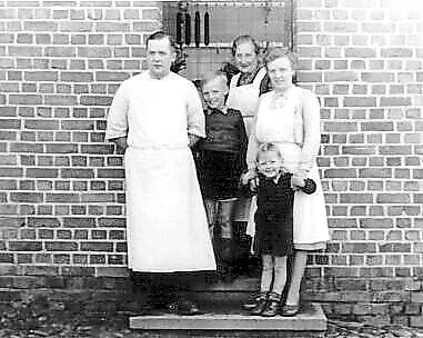 Eberhard und Elisabeth Kinsky mit den Söhnen Horst und Wolfgang. Foto: privat