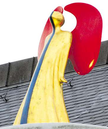 Der gold-blau-rote Sparkassen-Engel wurde von Prinzessin Ingeborg zu Schleswig-Holstein gestaltet. Foto: Birte Sieland/Archiv