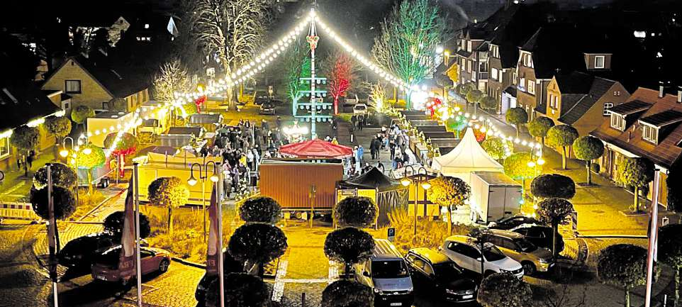 Stimmungsvoll: der Gettorfer Weihnachtsmarkt auf dem Karl-Kolbe-Platz. Foto: Susanne Karkossa-Schwarz/Amt Dänischer Wohld