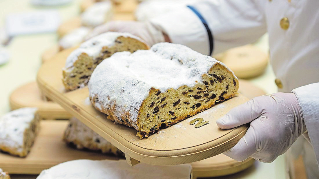 Deutscher Christstollen ist in vielen Ländern beliebt. Der längste Stillen wurde 2010 in den Niederlanden gebacken. Foto: dpa/Arno Burgi