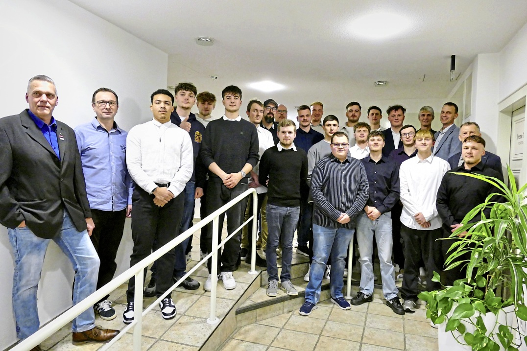 Die neu ausgebildeten Anlagenmechaniker im Bereich Sanitär- und Heizungstechnik präsentierten sich stolz nach der Gesellenbriefübergabe.