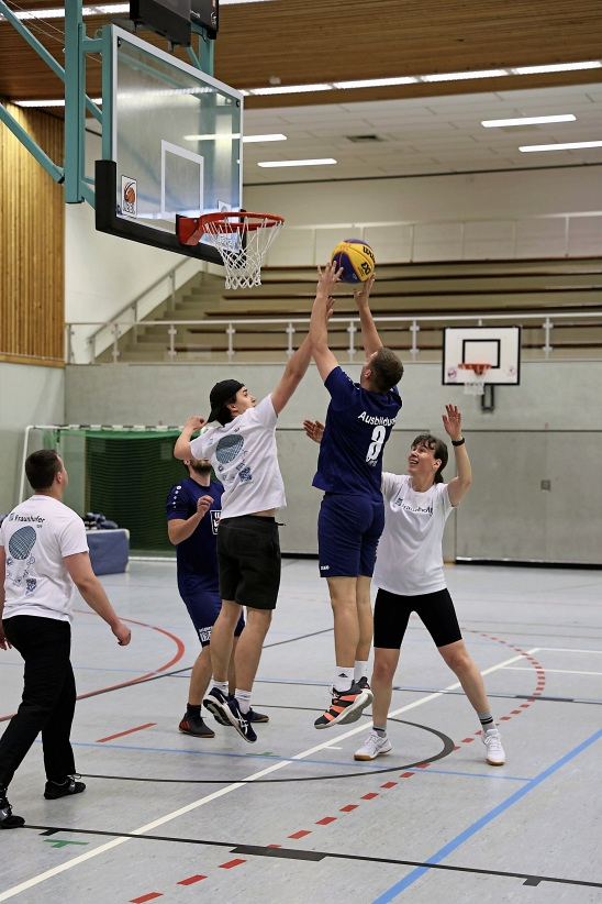 Der Spaß bei der Basketball-Challenge soll im Vordergrund stehen.