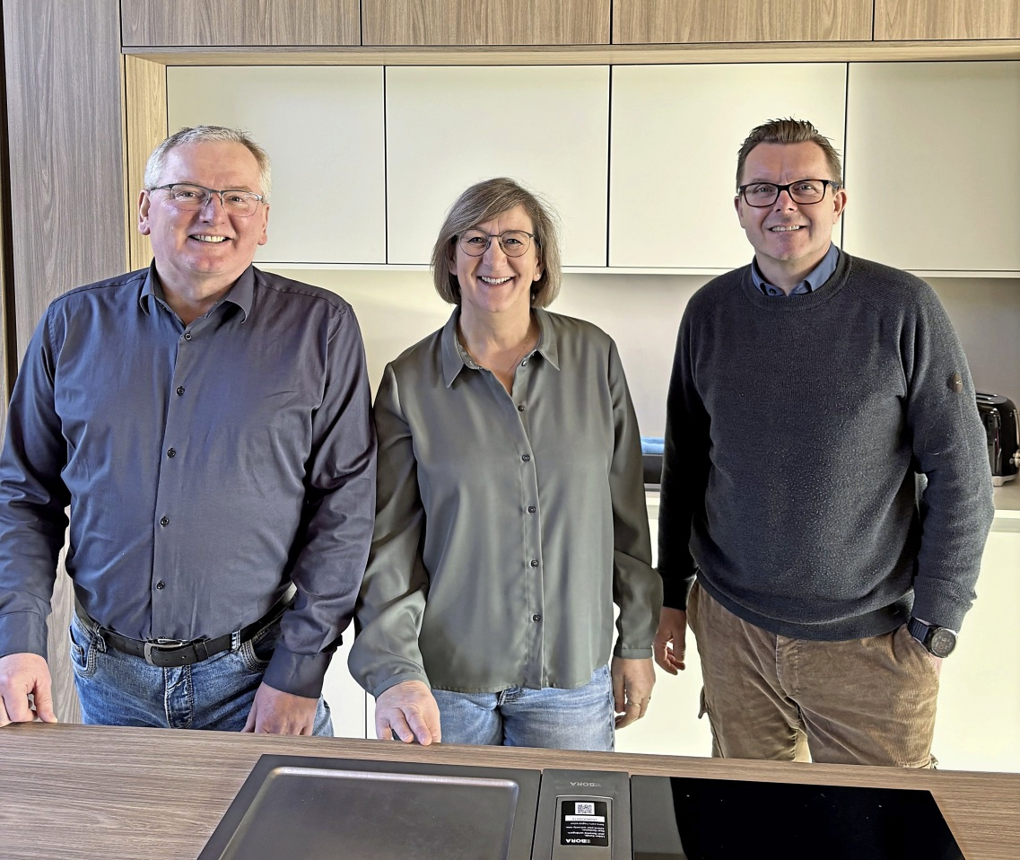 Langjährige Mitarbeiter (v.l.): Knut Janke (13 Jahre im Betrieb) Astrid Detlefsen (11 Jahre im Betrieb) und Uwe Paulsen (34 Jahre im Betrieb). Fotos: Arndt Prenzel