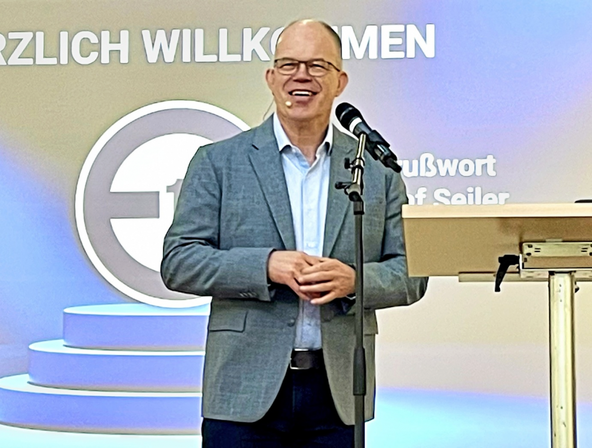 Laudator Olaf Seiler, 1.Vorsitzender des KSV Pinneberg, hielt die Festansprache zum Ehrenamt.