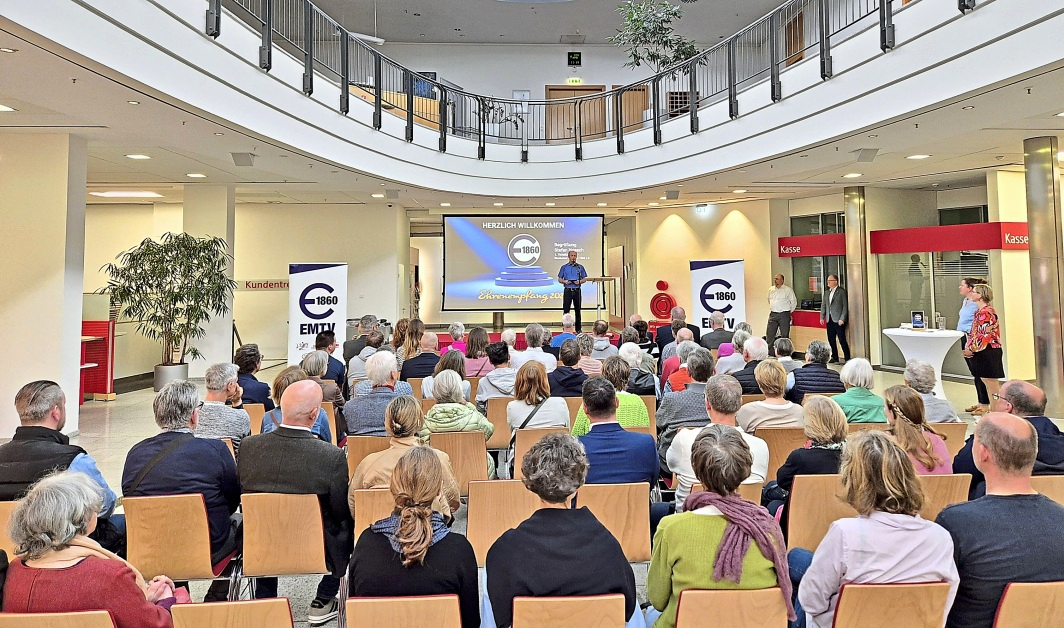 Tolles Ambientegut besuchte Hauptstelle der Sparkasse Elmshorn.