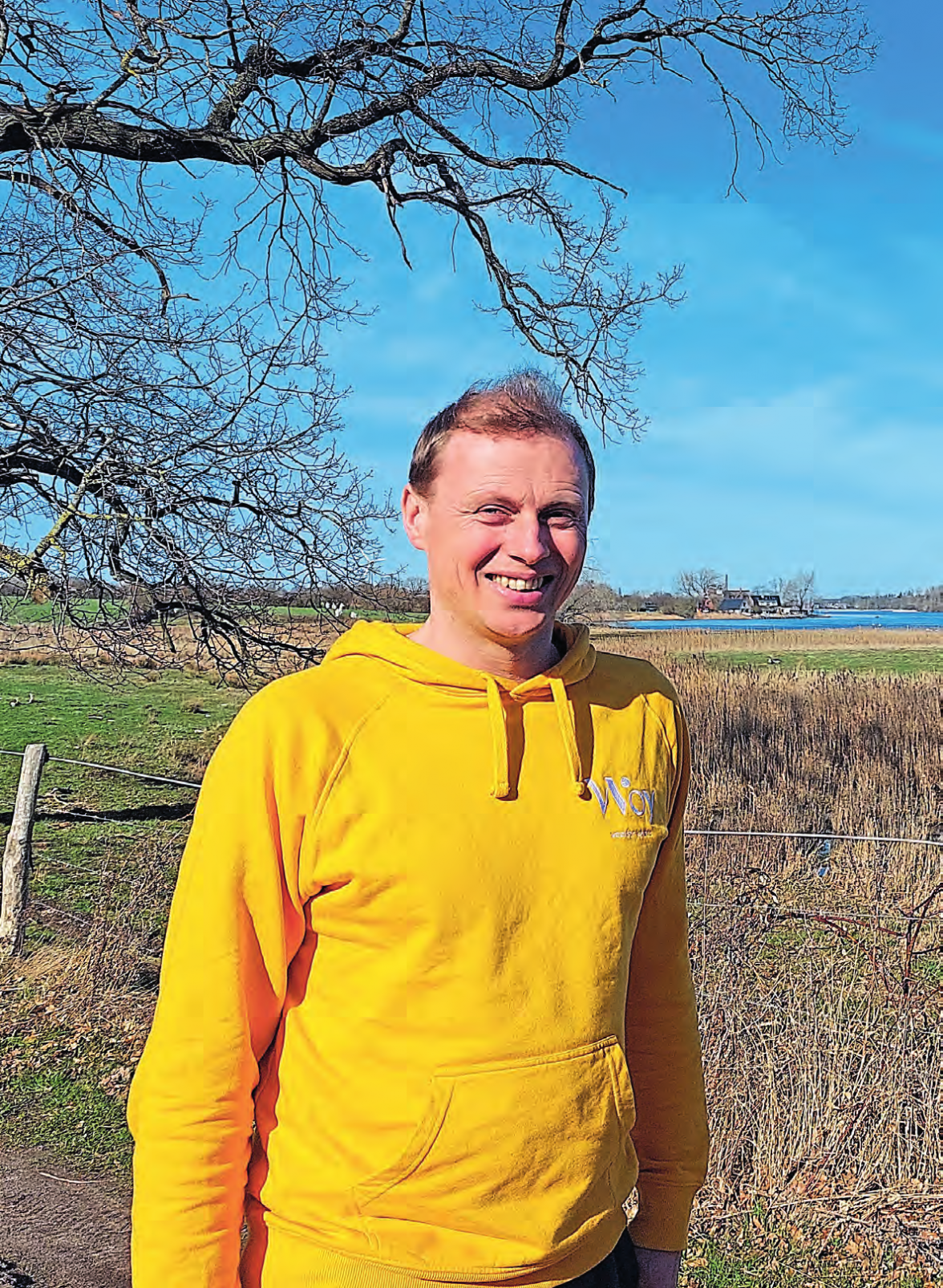 Direkt an der Schlei, in Grödersby, entwickeln, bauen und reparieren Jan Brügge und sein Team vor allem Holz-Segelboote.