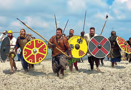 Wikingerfest am Strand mit Showkämpfe und Händlermeile in Eckernförde