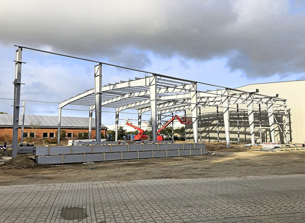 Starker Partner der Wirtschaft: Neubau einer 1.600 Quadratmeter großen Lagerhalle für Speditionsgüter. Fotos: Lorenz Andresen