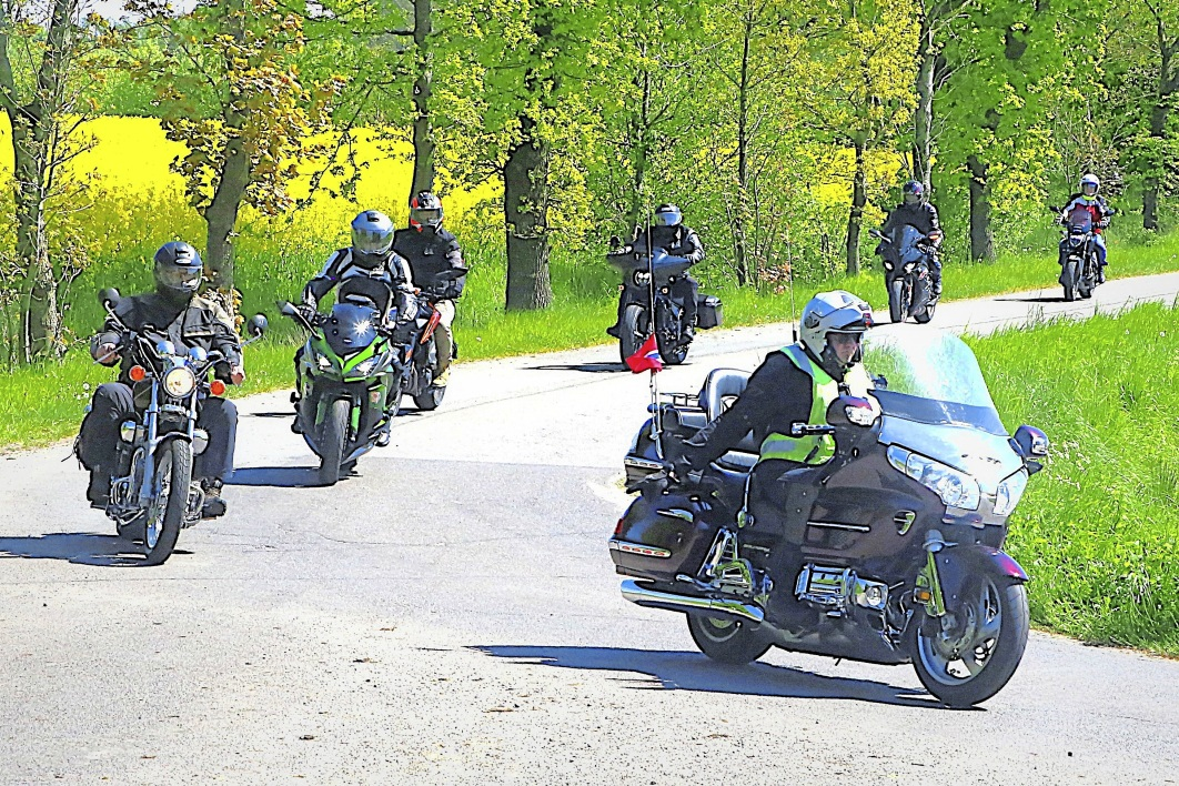 Großartiges Gemeinschaftserlebnis: Um 13.00 Uhr startet der große Motorradkorso auf einer neuen Route durch Südtondern, angeführt von "Bauer Horst“.