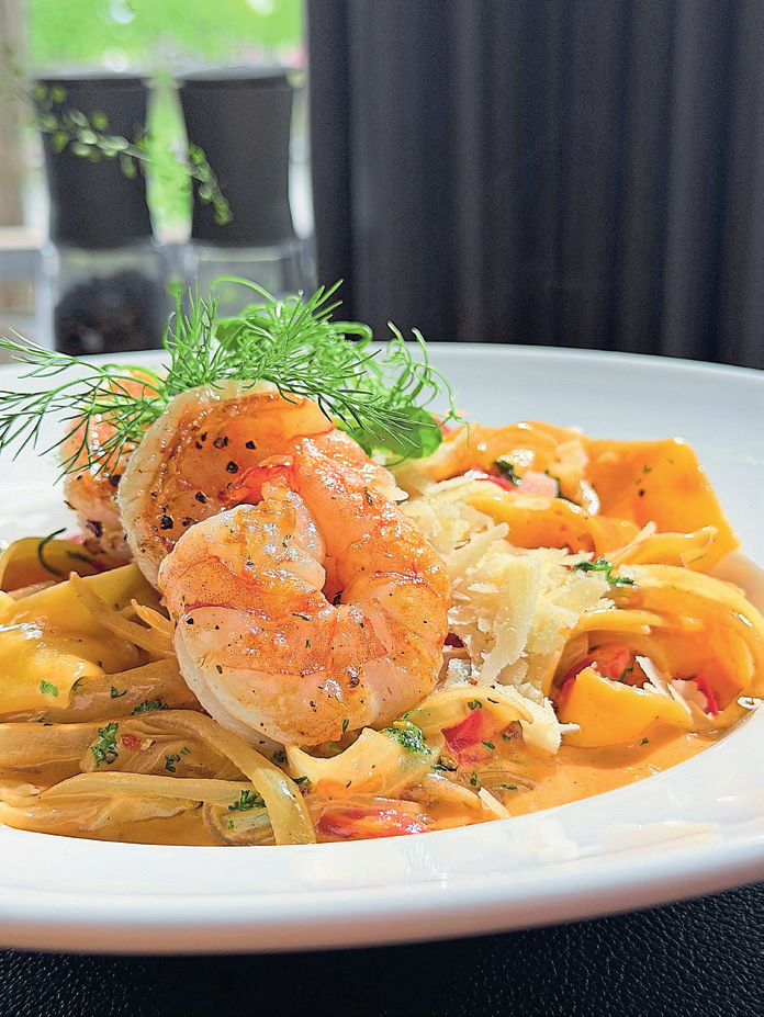 So sieht die Pasta mit gebratenen Garnelen aus, wenn sie von einem Profi zubereitet wird. FOTO: RESTAURANT DREI