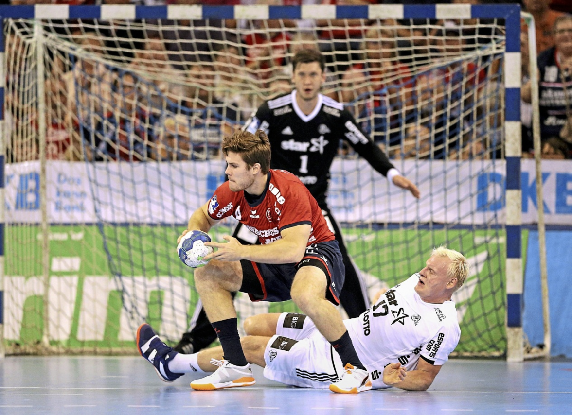 Schon im ersten Derby gegen den THW Kiel spielte sich Johannes Golla in die Herzen der Fans. Foto: imago/Claus Bergmann
