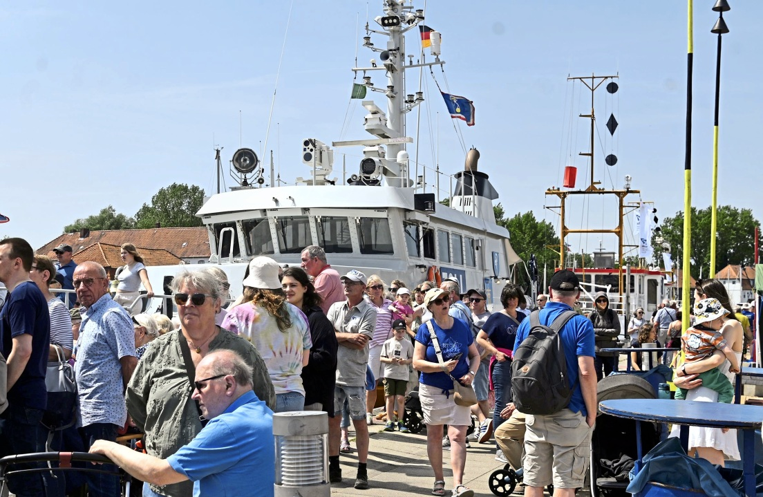 Ein besonderer Anziehungspunkt ist die „Open-Ship-Meile“. Fotos: Kristina Mehlert