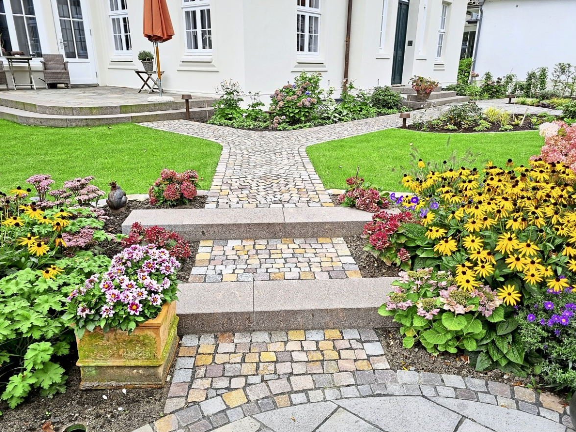 Dieser Privatgarten wurde in Hamburg-Harvestehude angelegt. Foto: Osbahr GaLabau