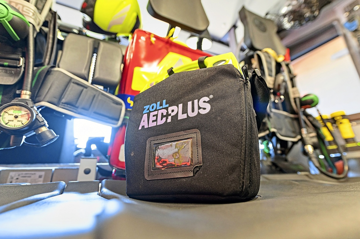 Der Defibrillator zählt zu den wichtigsten Werkzeugen der AED-Gruppe.