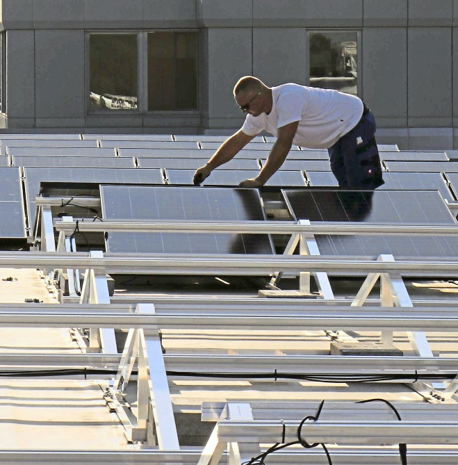 Auch die Montage von Photovoltaik-Anlagen wird von Krauss Haustechnik durchgeführt.