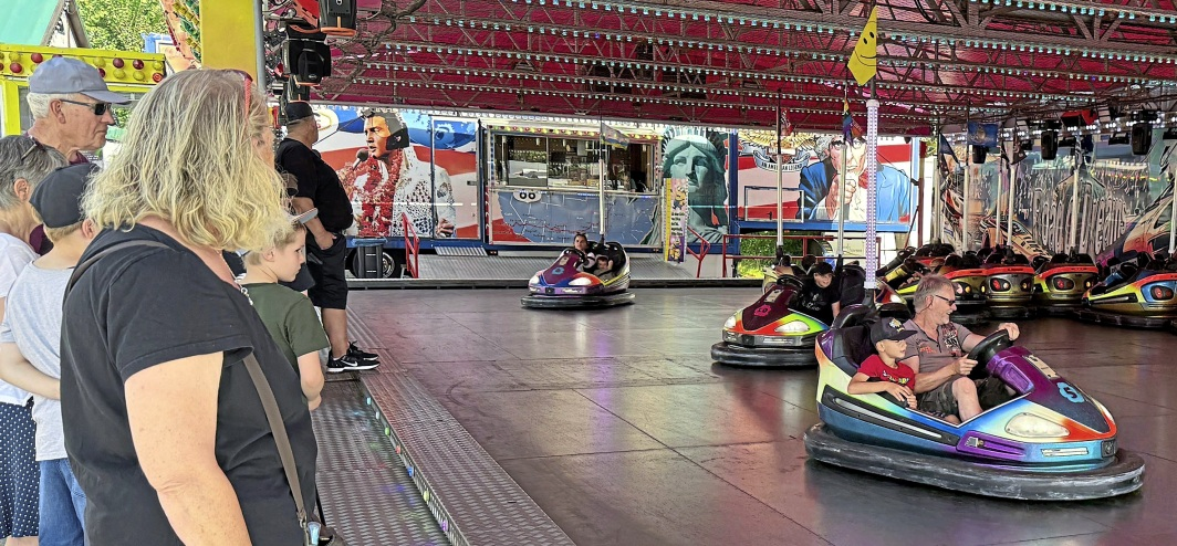 Eine Runde im Autoscooter gehört beim Jahrmarktsbesuch dazu.